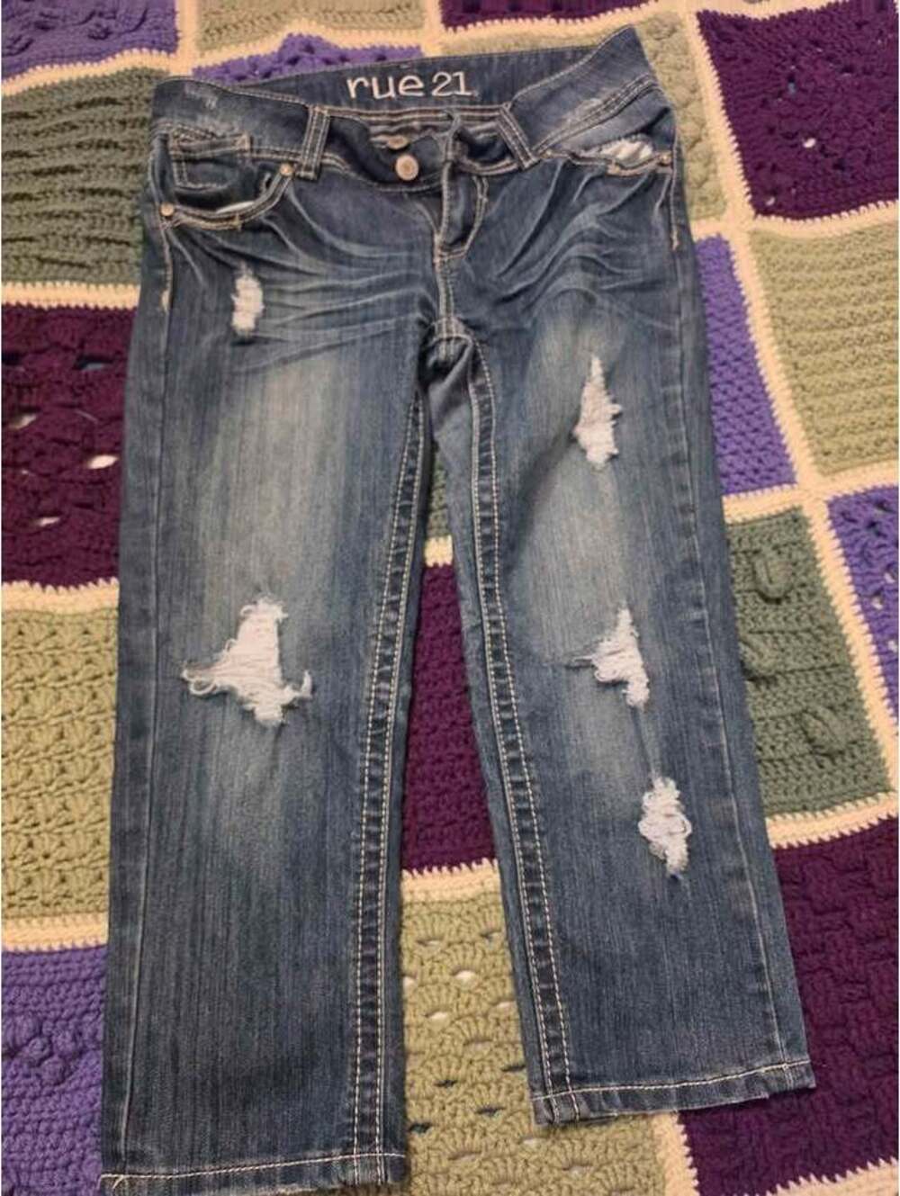 Rue 21 Capri distressed denim, size 3/4 junior